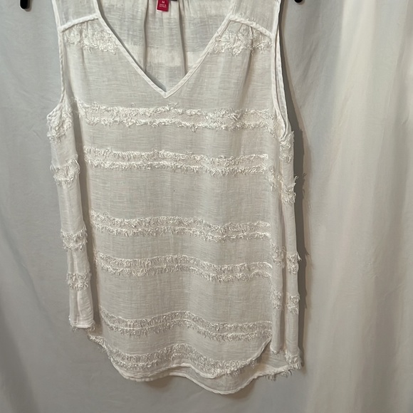 Vince Camuto Linen Blend White Eyelash Fringe V Neck Sleeveless Top Size M - Picture 3 of 8